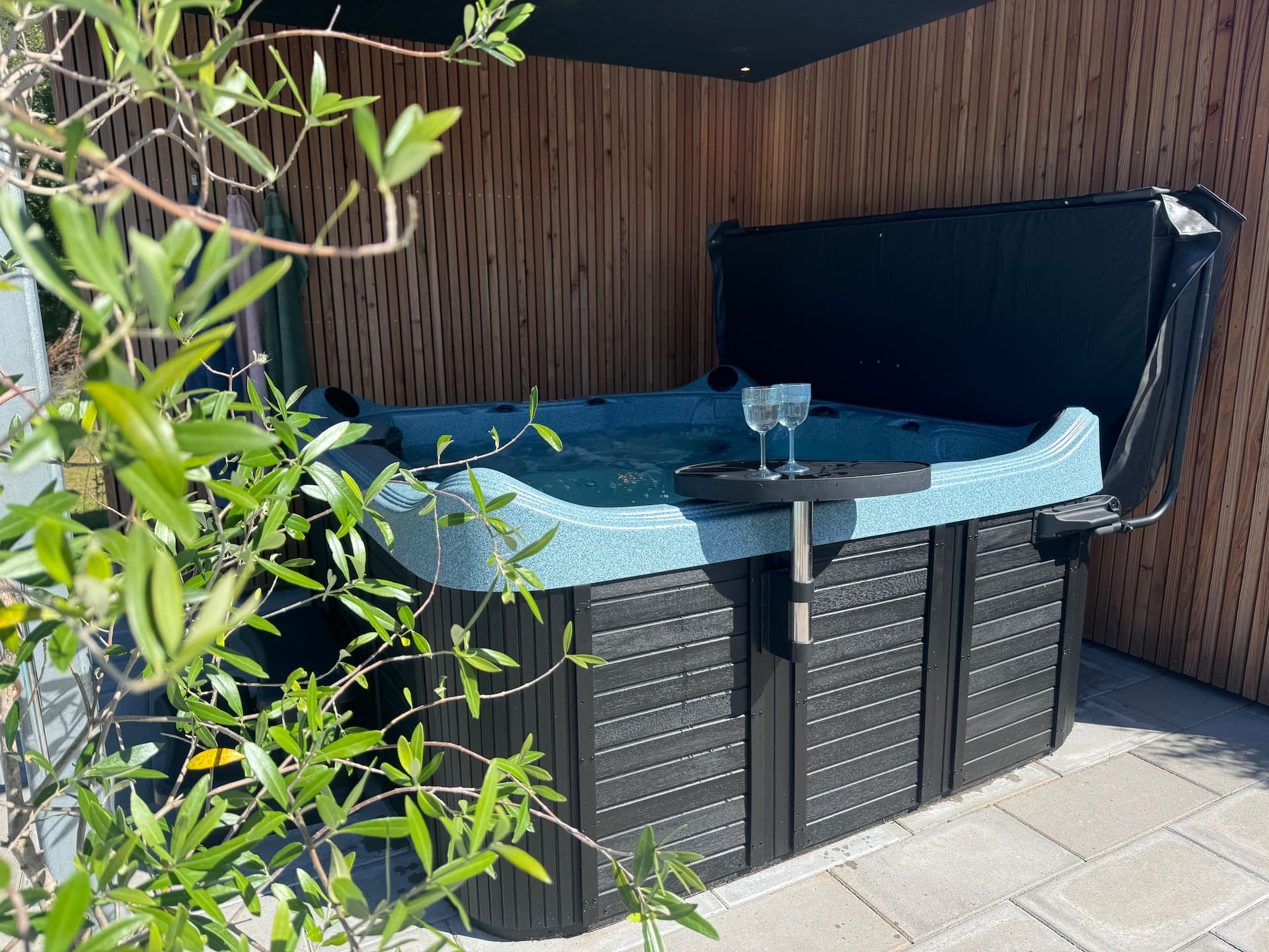 Spabad ved den overdækkede terrasse
